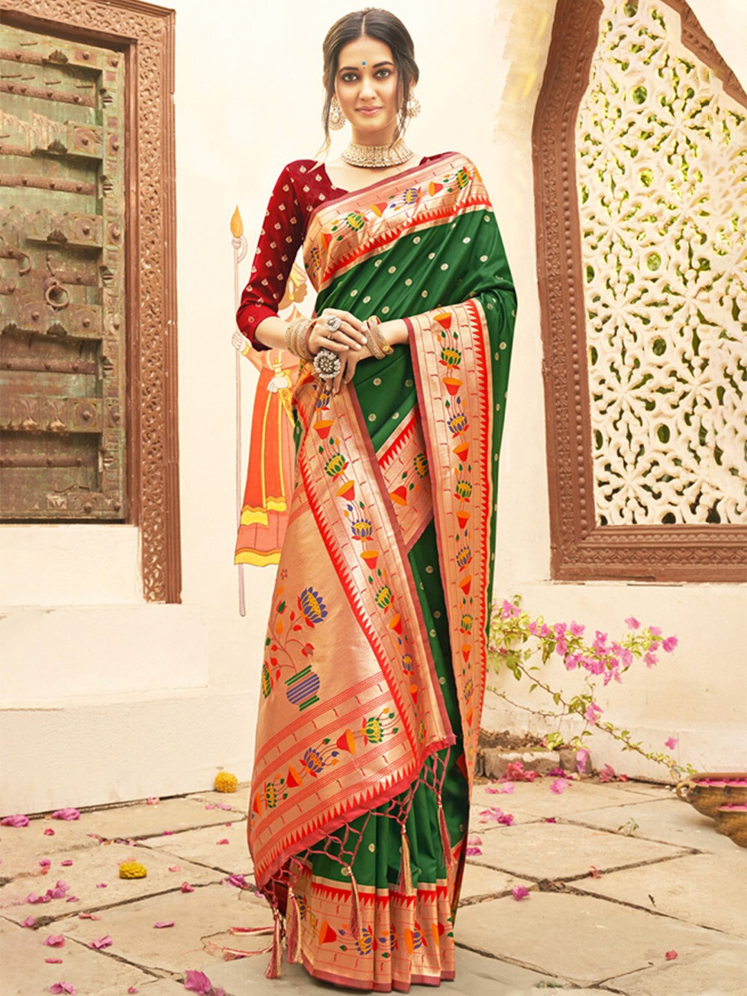 

Ishin Floral Woven Design Zari Paithani Saree, Green