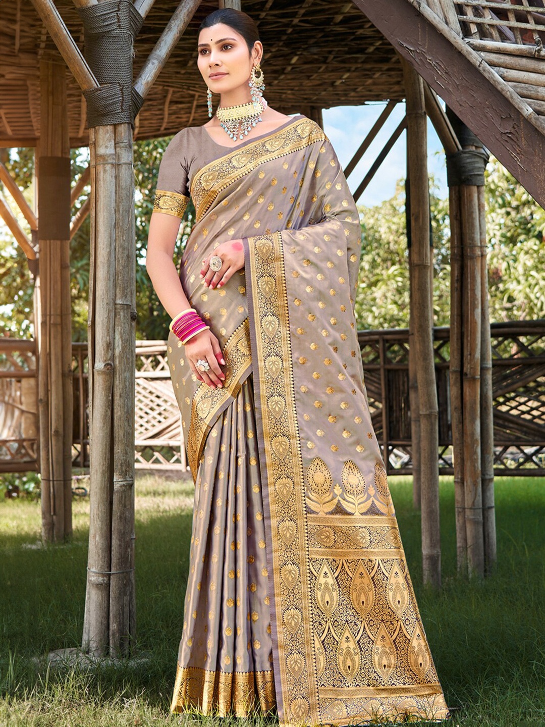 

Ishin Ethnic Motifs Woven Design Zari Satin Saree, Grey