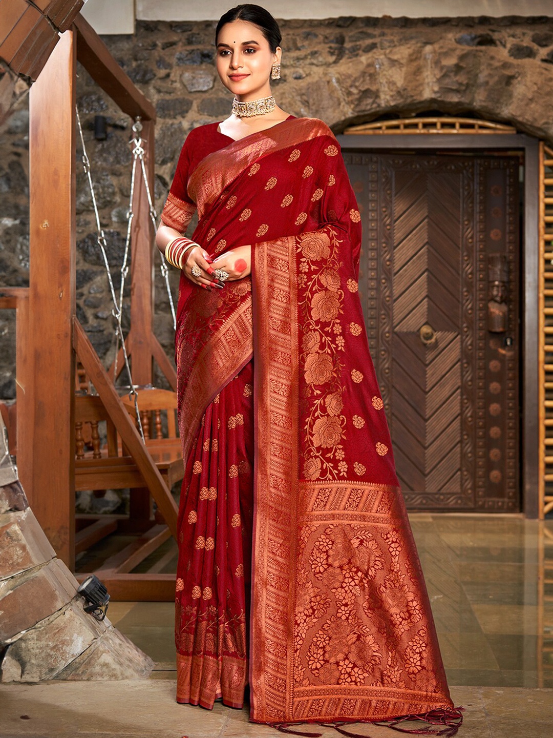 

Ishin Floral Woven Design Zari Saree, Maroon