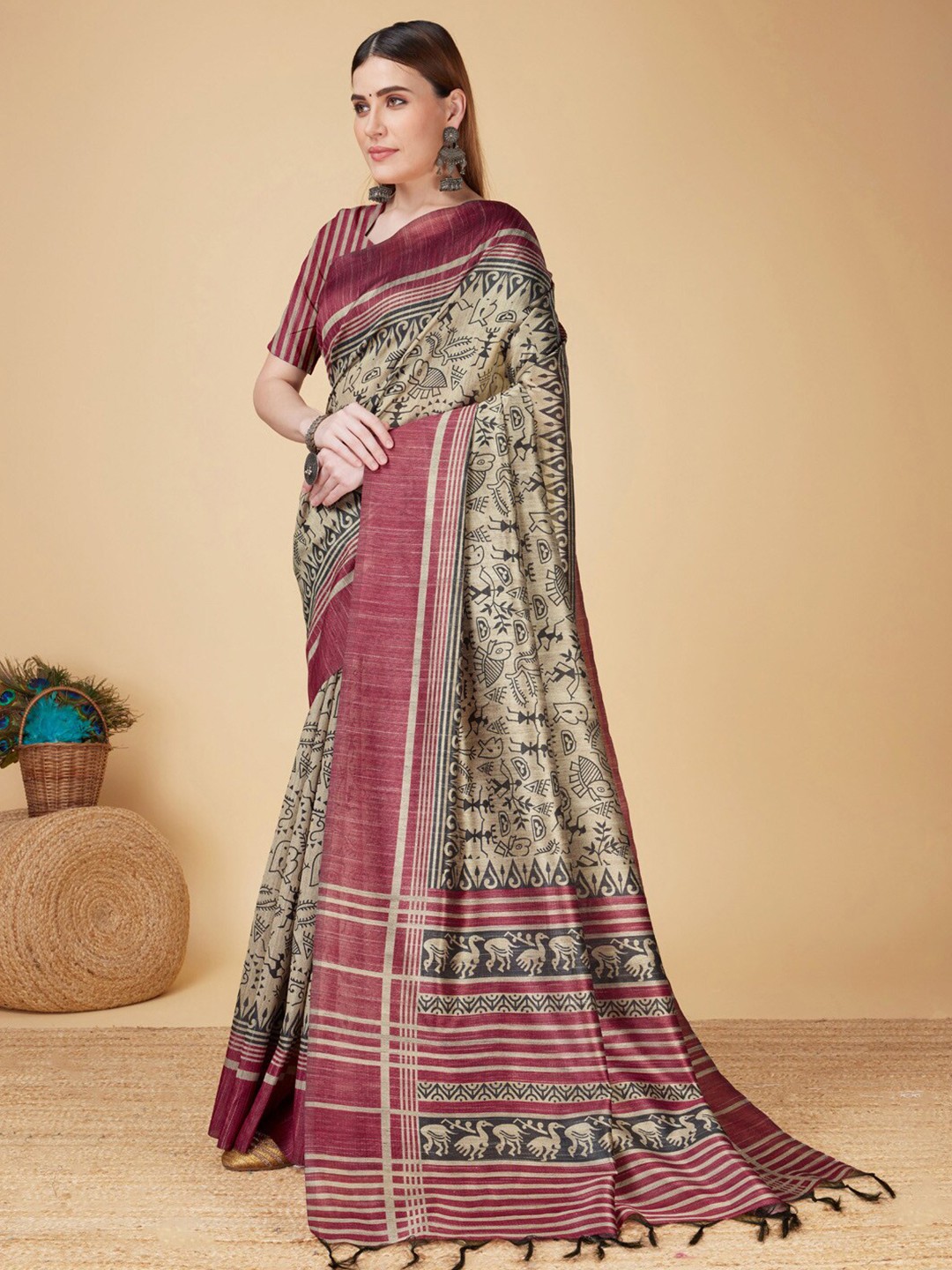 

Ishin Warli Printed Saree, Black