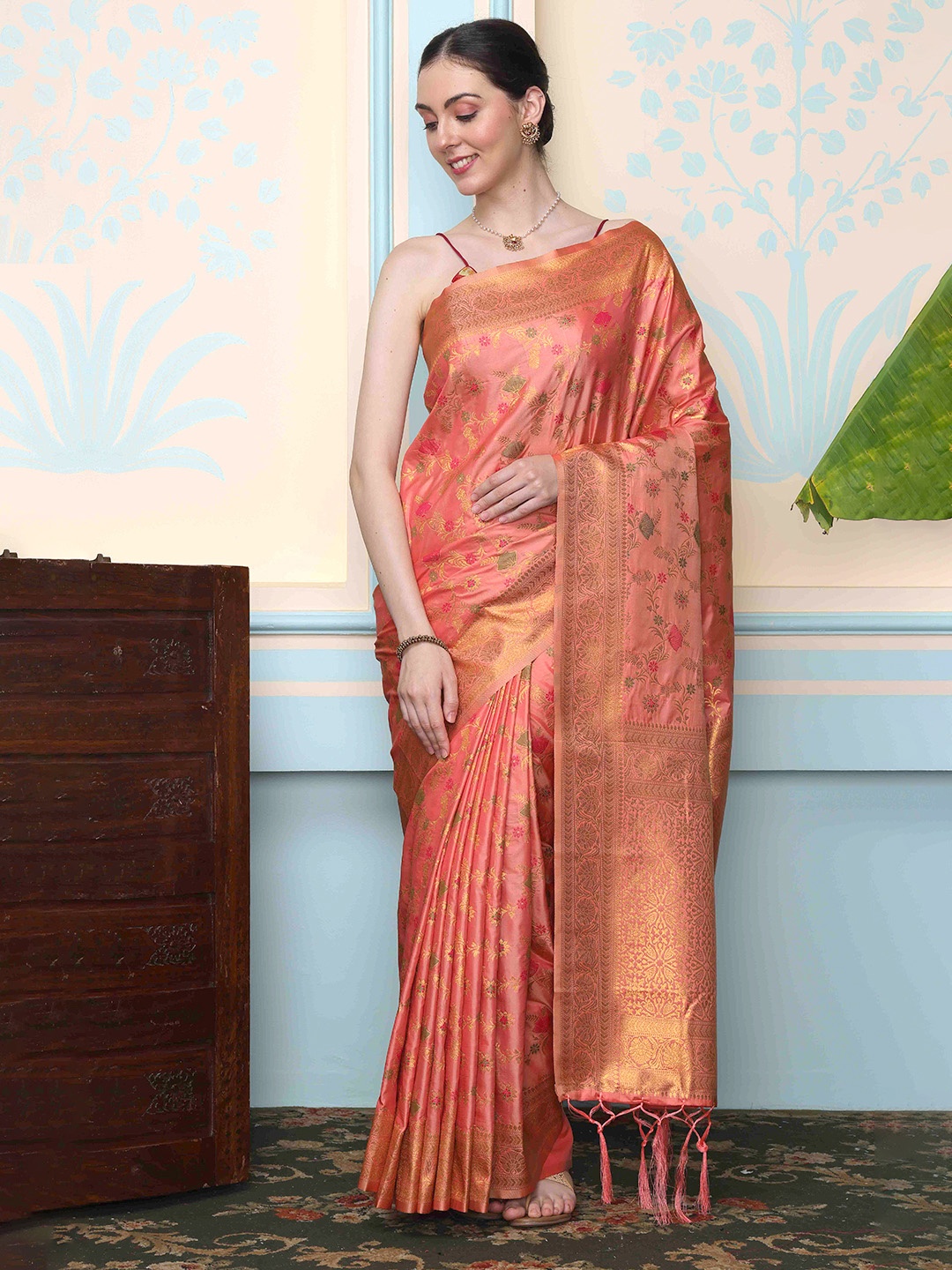 

Ishin Ethnic Motifs Woven Design Zari Banarasi Saree, Peach