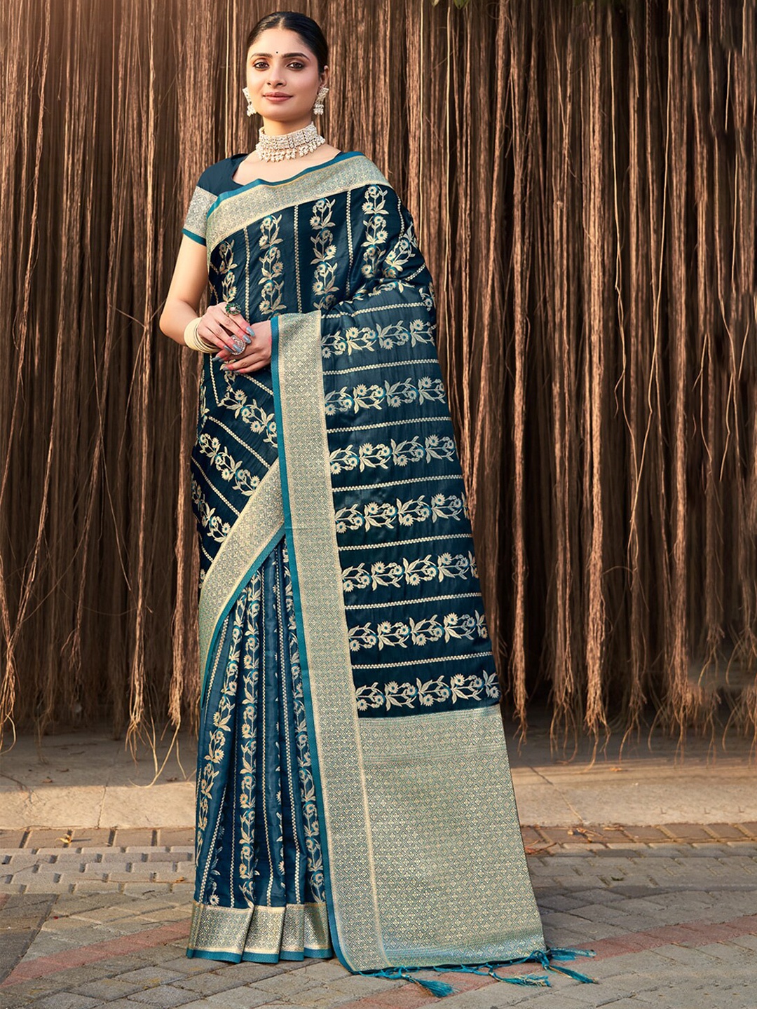 

Ishin Ethnic Motifs Woven Design Zari Satin Saree, Sea green