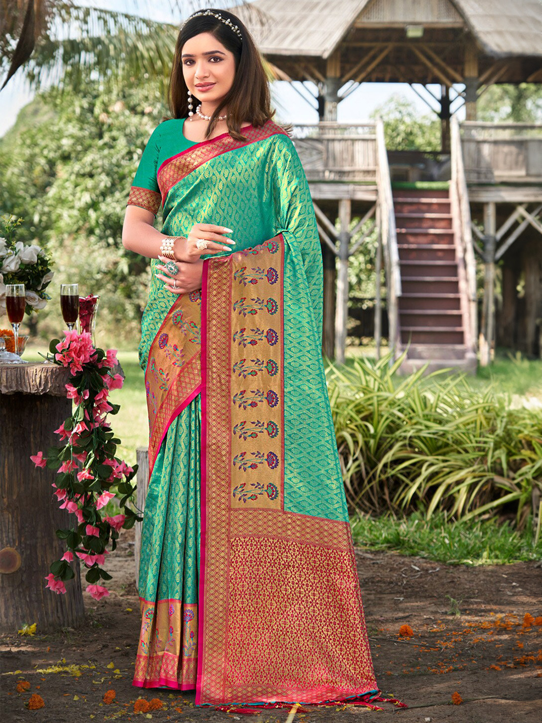 

Ishin Ethnic Motifs Woven Design Zari Banarasi Saree, Green