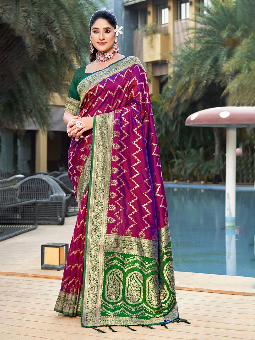 

Ishin Geometric Woven Design Zari Banarasi Saree, Purple