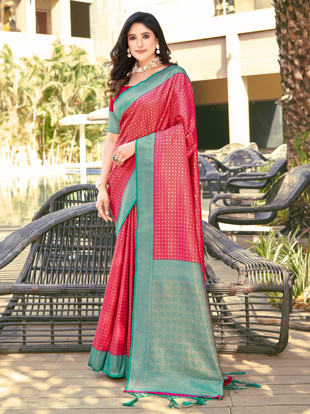 

Ishin Ethnic Woven Design Banarasi Saree, Pink