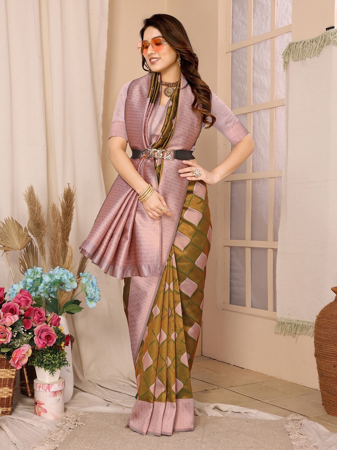 

vj fashion Geometric Woven Design Zari Kanjeevaram Saree, Rose gold