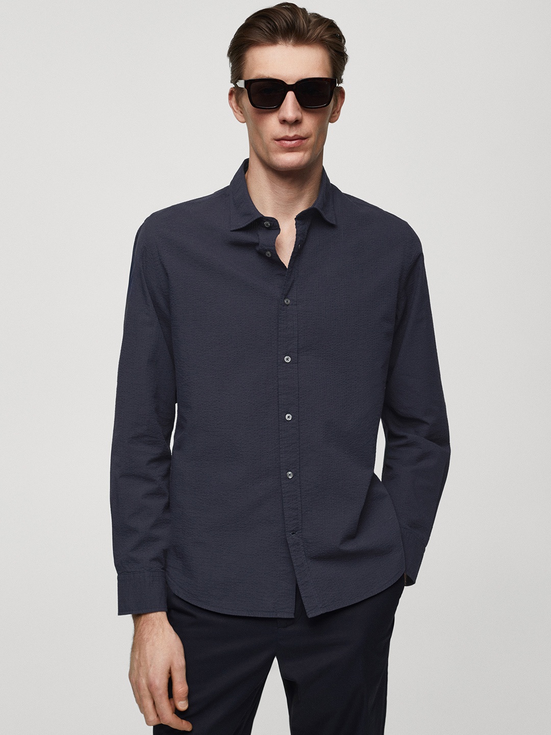 

MANGO MAN Classic Fit Pure Cotton Seersucker Casual Shirt, Navy blue
