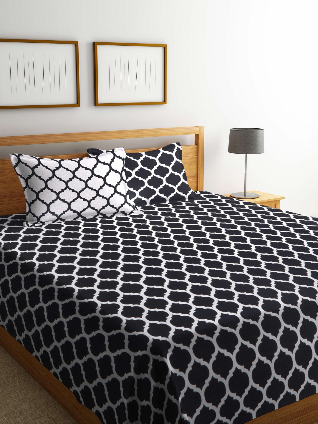 

Romee Black & White Printed Polycotton Reversible Double Bed Cover with 2 Pillow Covers