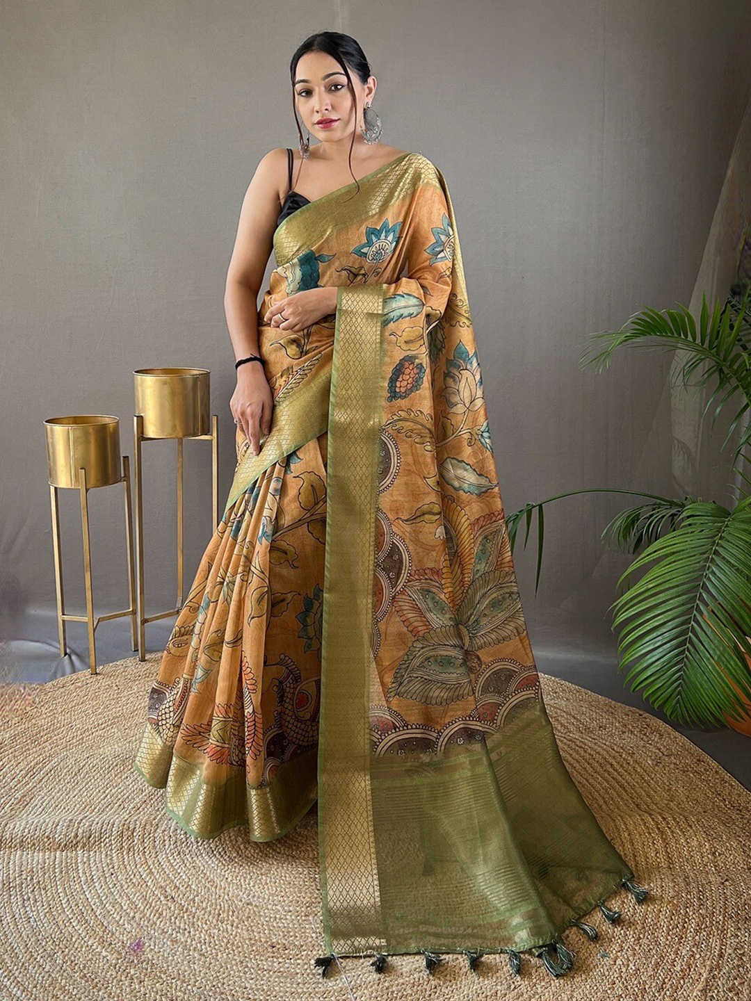 

SGF11 Floral Zari Silk Cotton Heavy Work Banarasi Saree, Yellow