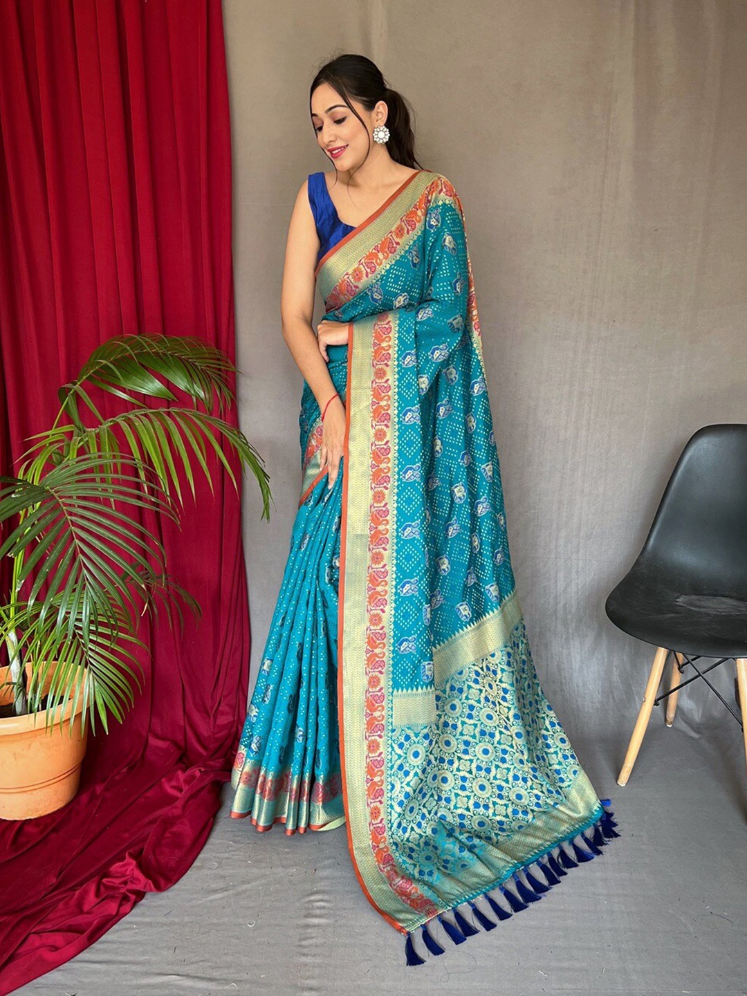 

SGF11 Woven Design Heavy Zari Work Kanjeevaram Patola Silk Saree, Blue