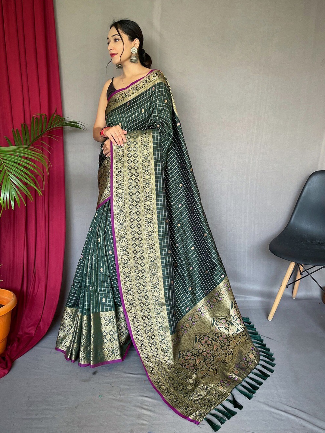 

SGF11 Woven Design Pure Zari Heavy Work Kanjeevaram Silk Saree, Green