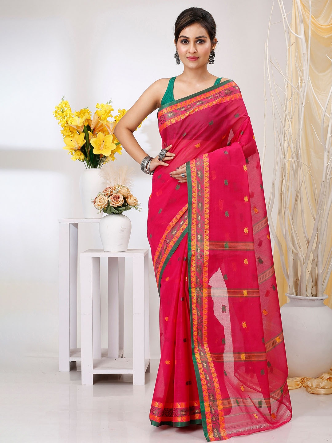 

DipDiya Floral Zari Pure Cotton Taant Saree, Red