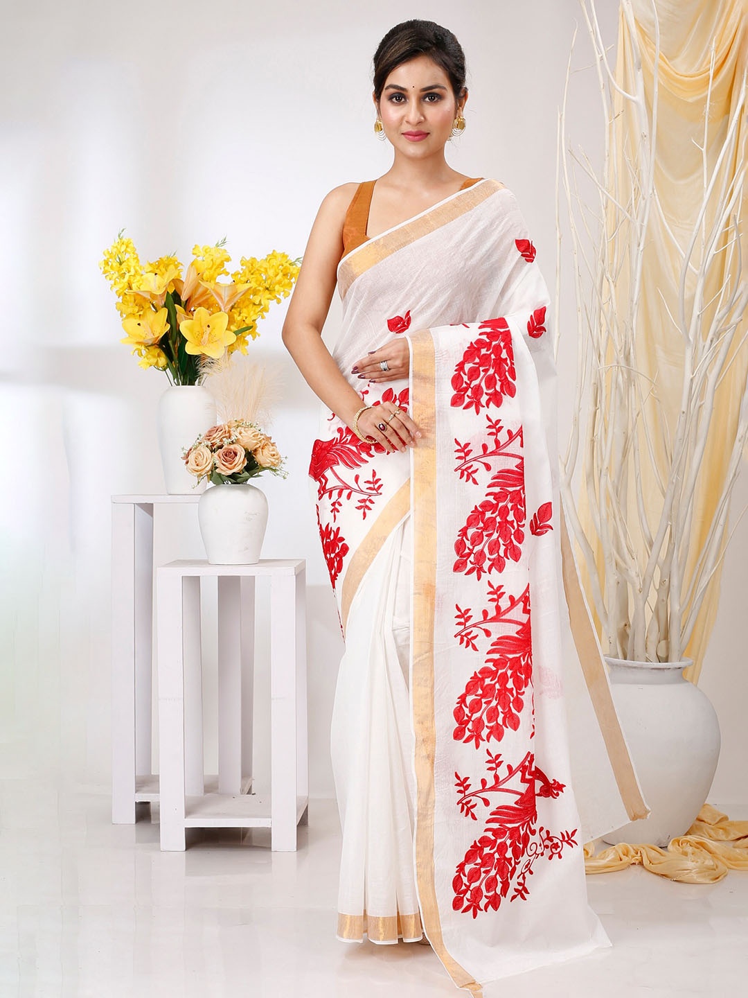 

DipDiya Floral Zari Pure Cotton Taant Saree, White