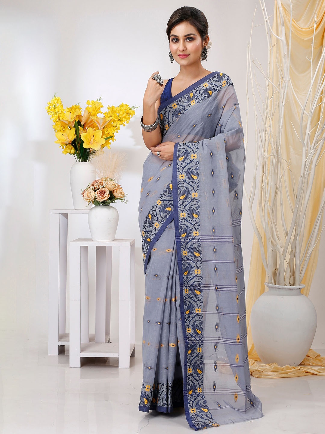 

DipDiya Ethnic Woven Design Pure Cotton Taant Saree, Grey