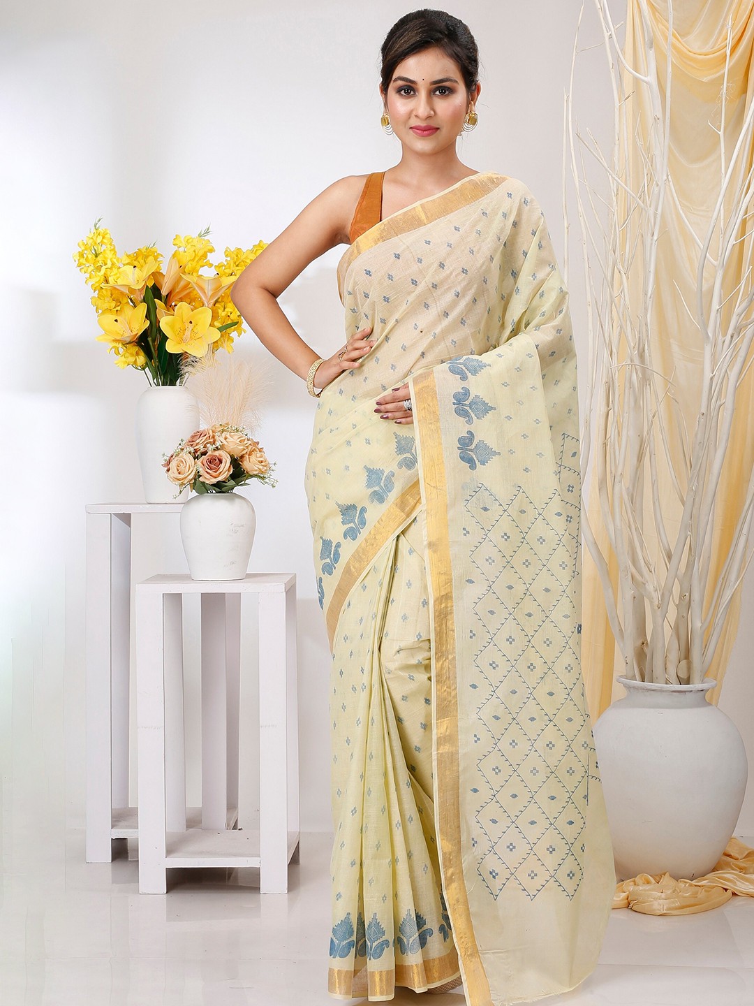 

DipDiya Ethnic Motifs Woven Design Pure Cotton Taant Saree, Brown