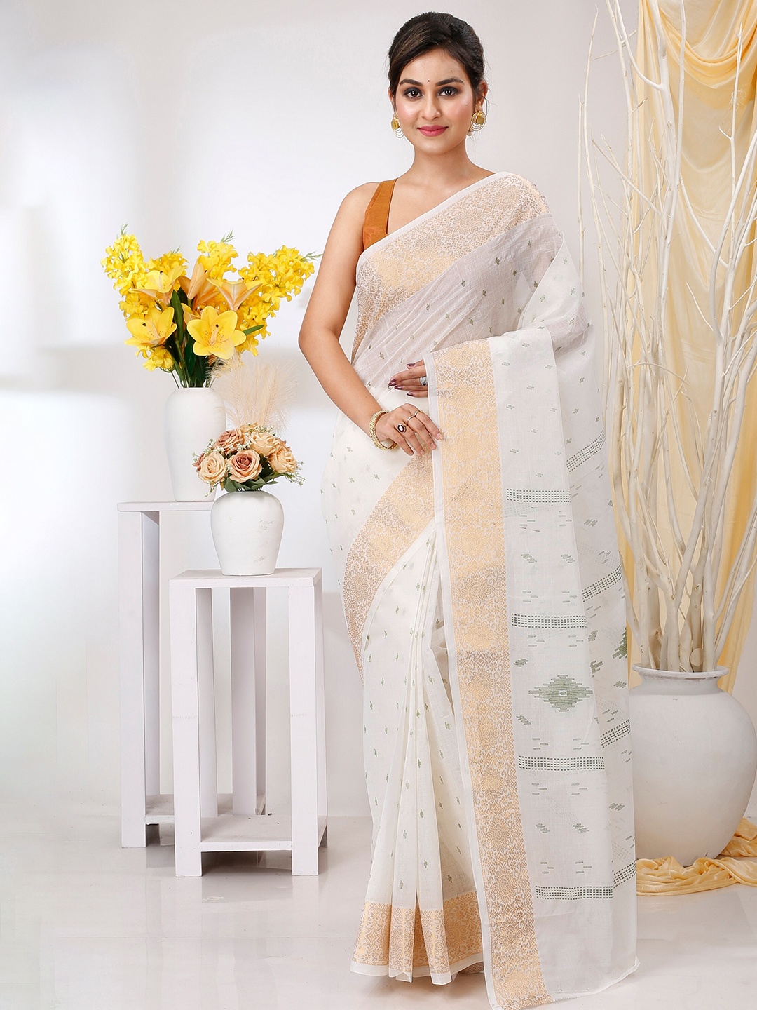 

DipDiya Ethnic Motif Woven Design Pure Cotton Zari Taant Saree, White