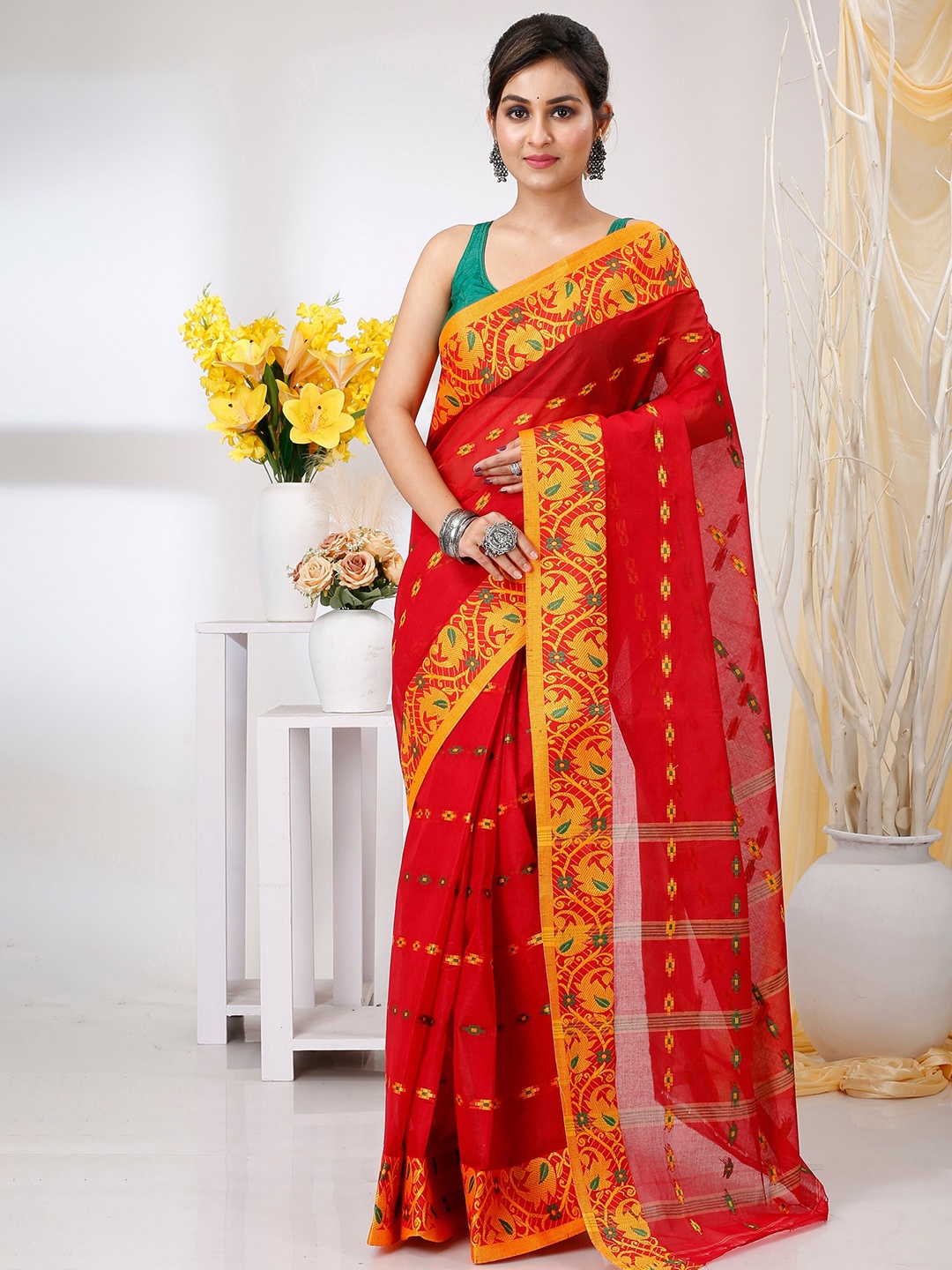 

DipDiya Ethnic Motifs Woven Design Pure Cotton Taant Saree, Red