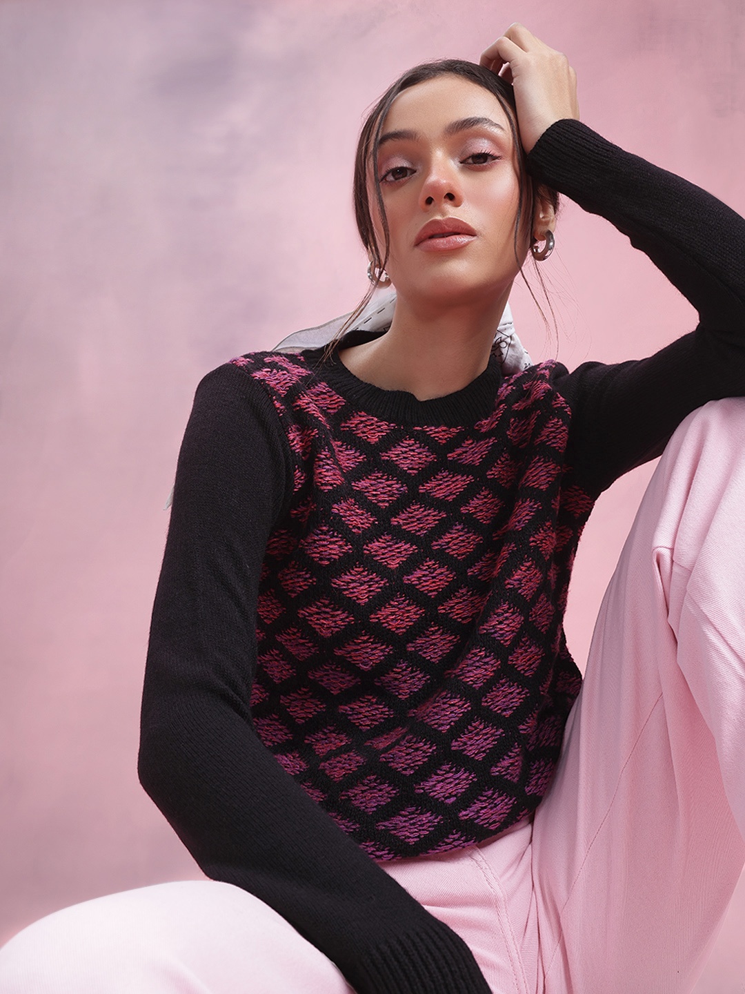 

DressBerry Geometric Self Design Pullover, Black