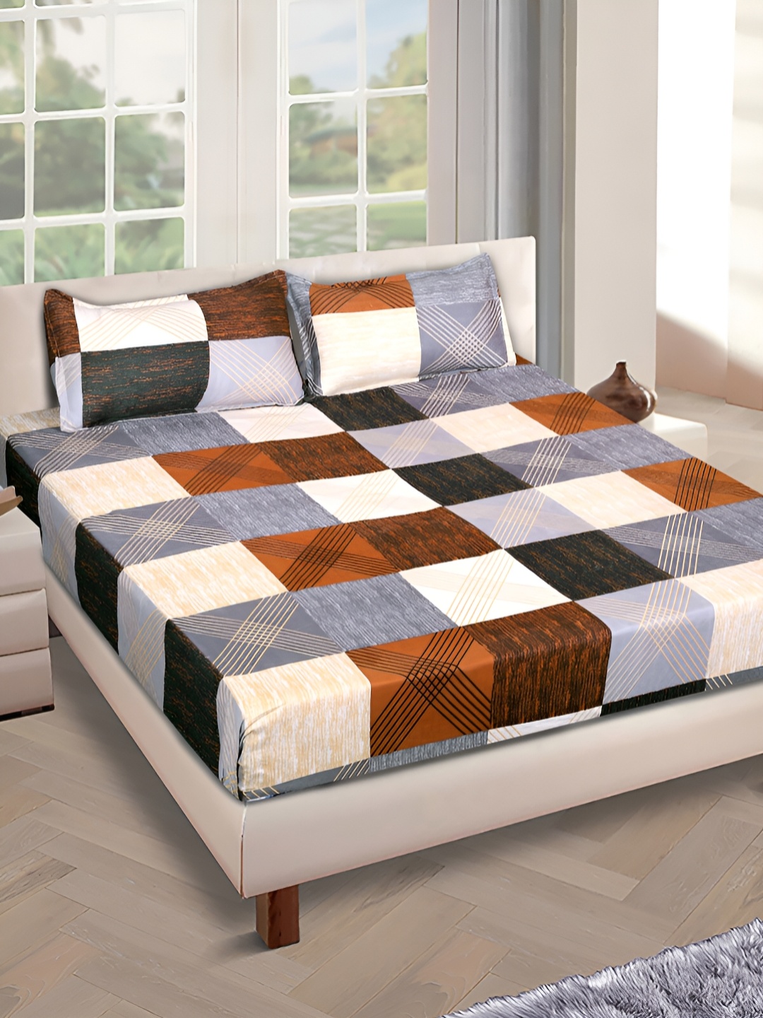 

ROMEE White & Grey Geometric Printed 144 TC Queen Bedsheet with 2 Pillow Covers