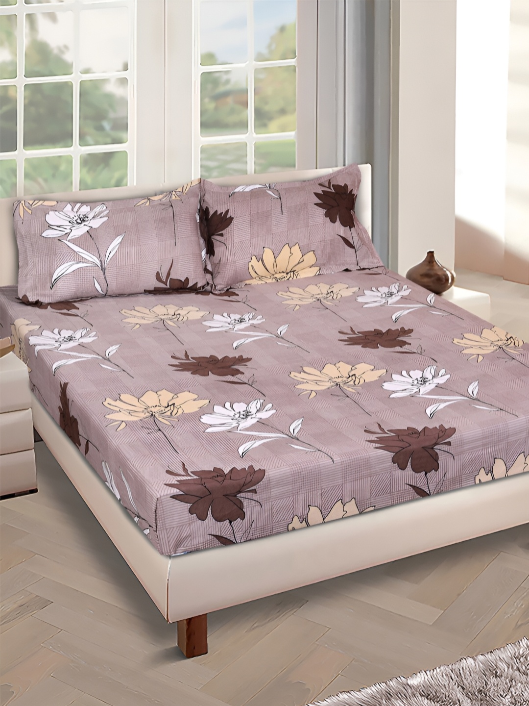 

ROMEE Beige & White Floral Printed 150 TC Queen Bedsheet with 2 Pillow Covers