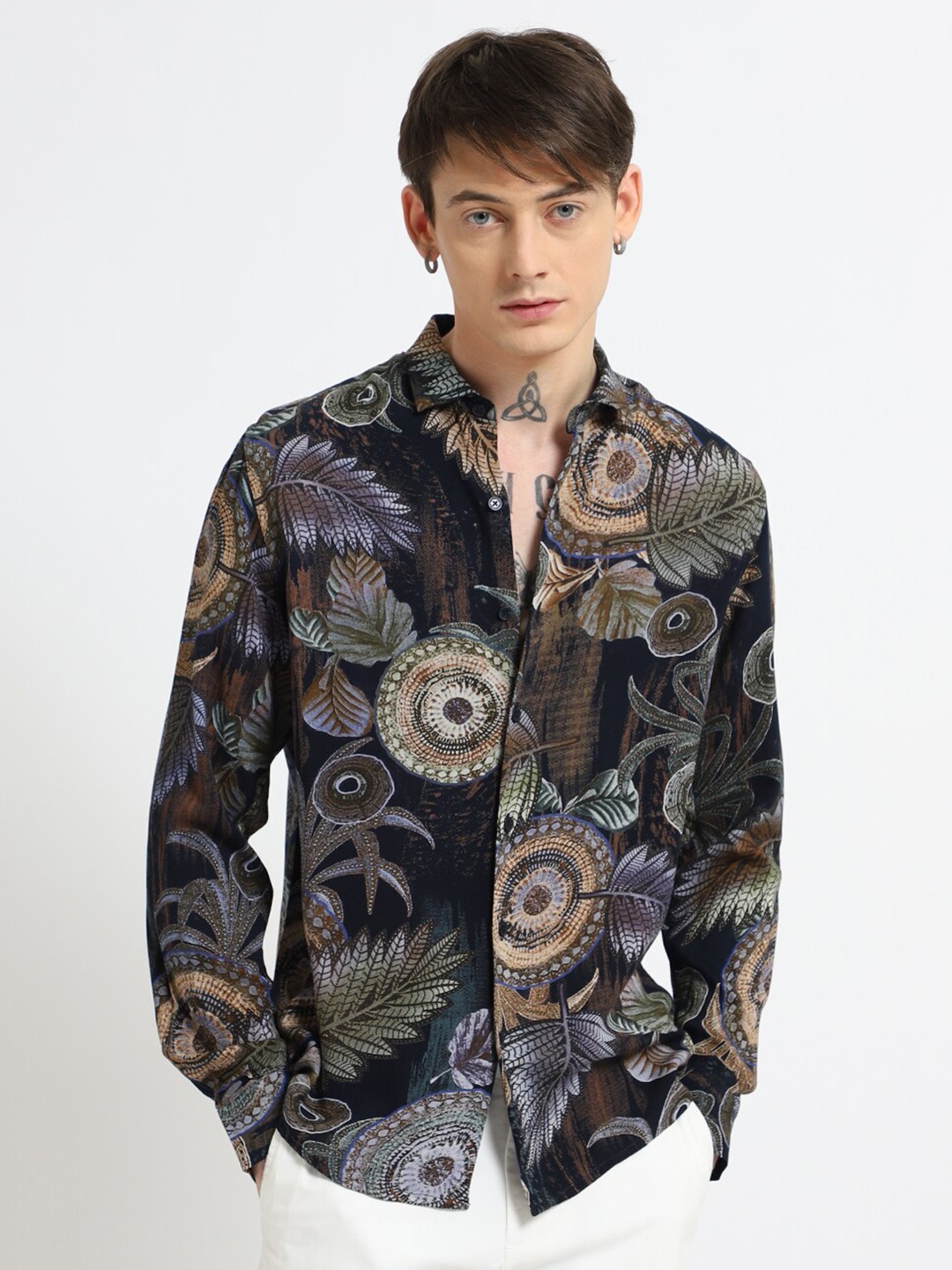 

Banana Club Classic Floral Printed Spread Collar Shirt, Black