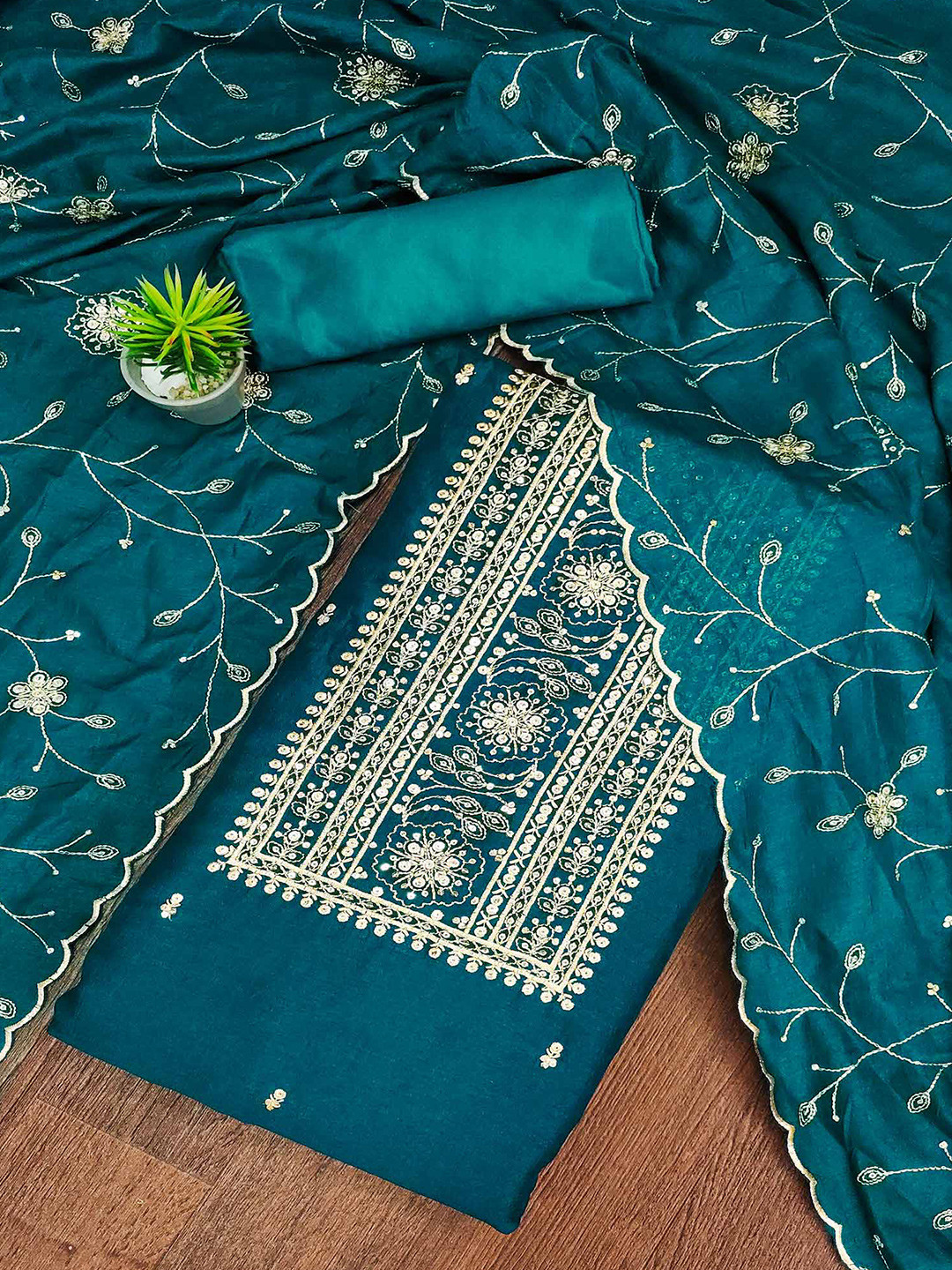 

Peachmode Embroidered Silk Chiffon Unstitched Dress Material, Blue