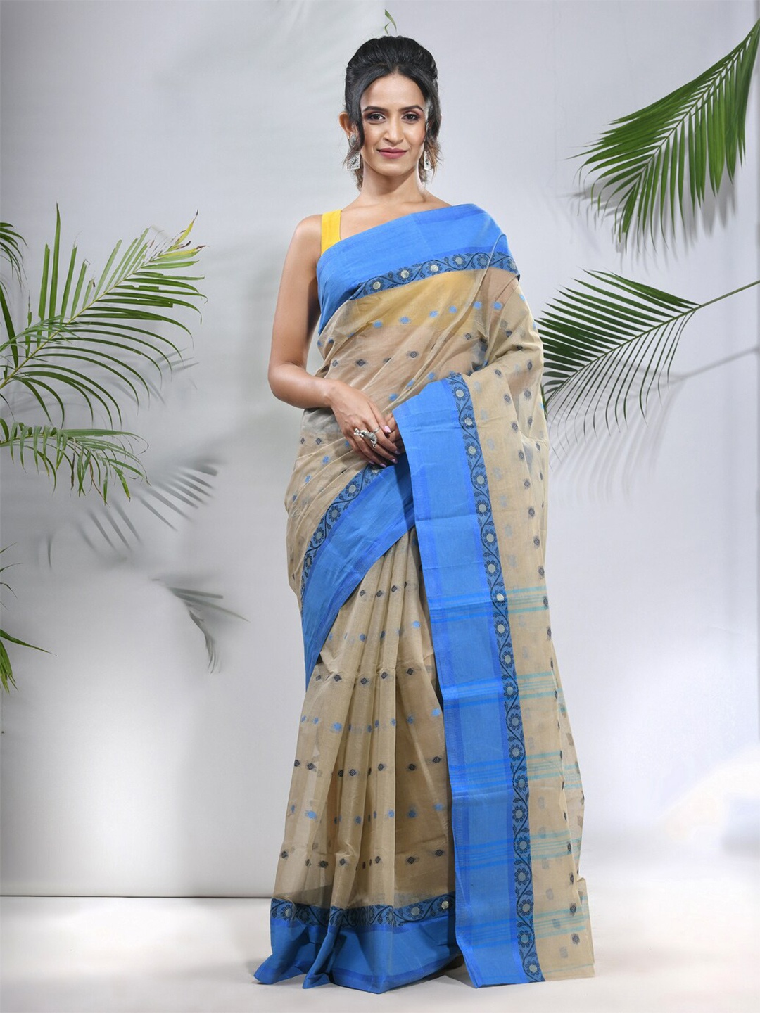 

Charukriti Geometric Woven Design Pure Cotton Taant Saree, Beige