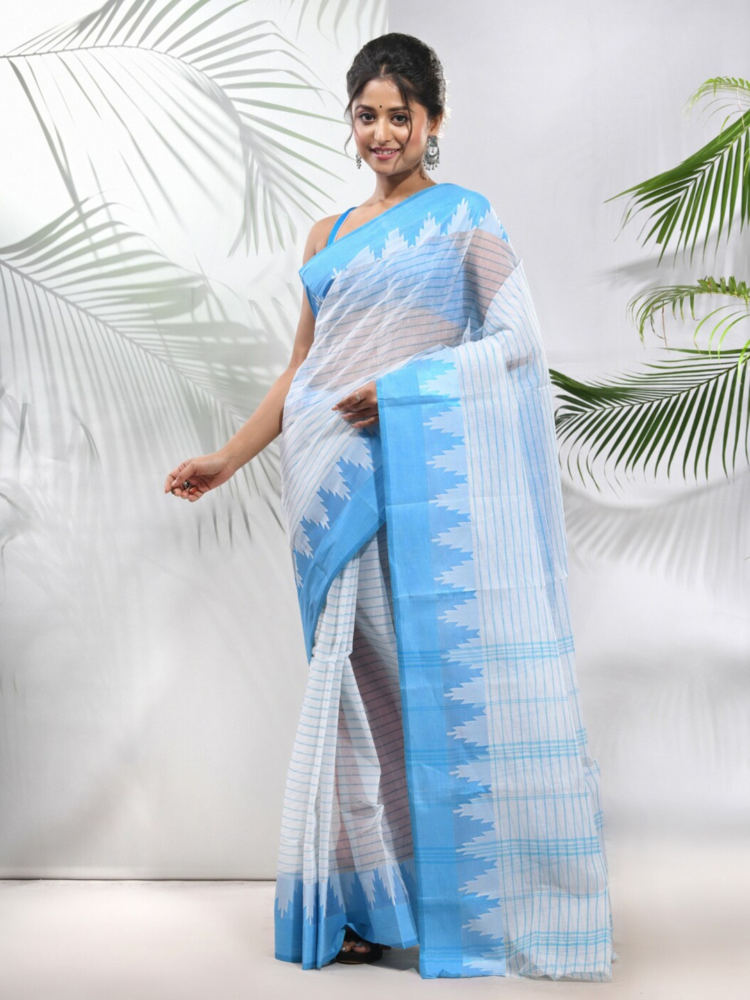 

Charukriti Striped Woven Design Pure Cotton Taant Saree, White