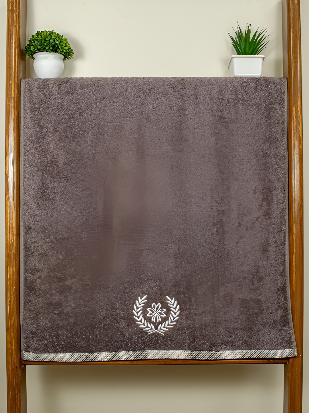 

Aura Brown & Cream-Coloured 500 GSM Large Bath Towel