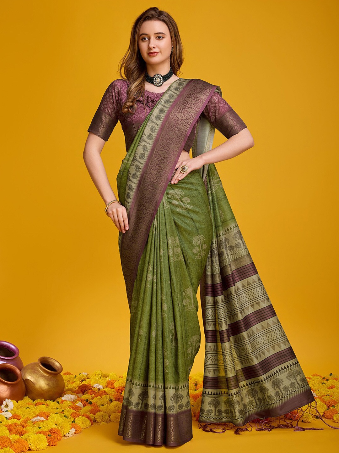 

Ishin Floral Woven Design Silk Cotton Saree, Green