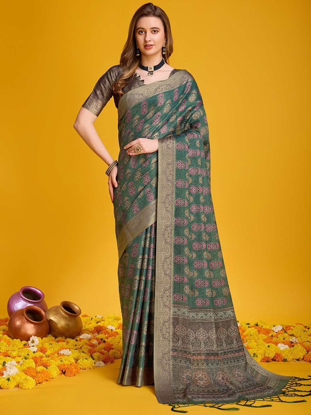 

Ishin Ethnic Motifs Printed Zari Woven Design Saree, Green