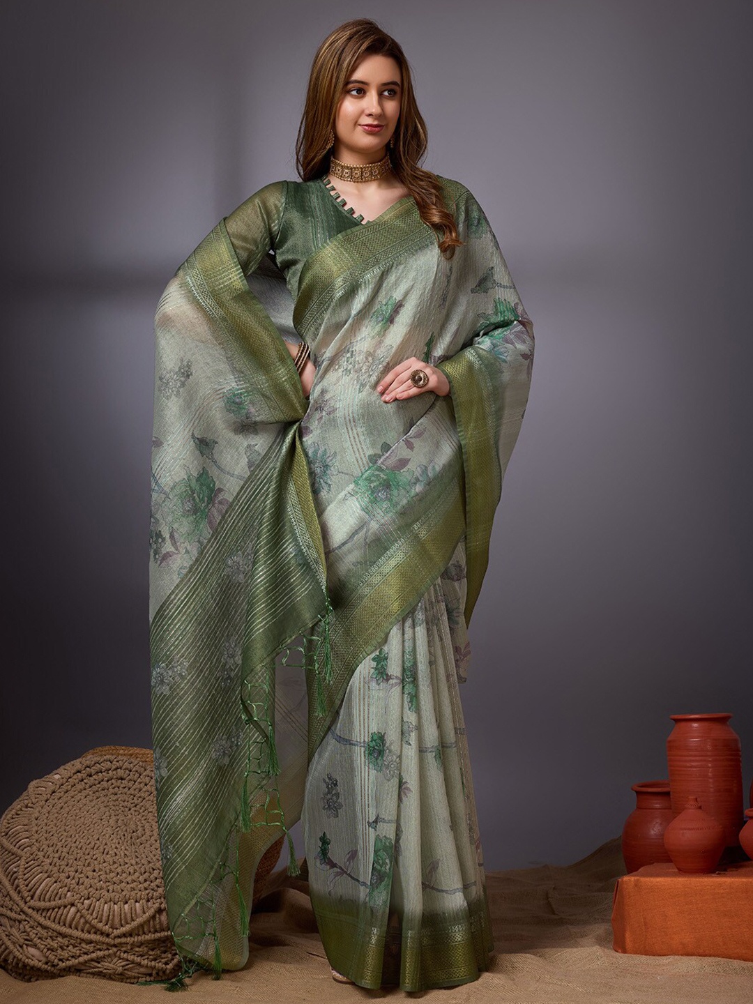 

Ishin Floral Printed Woven Design Zari Organza Saree, Green