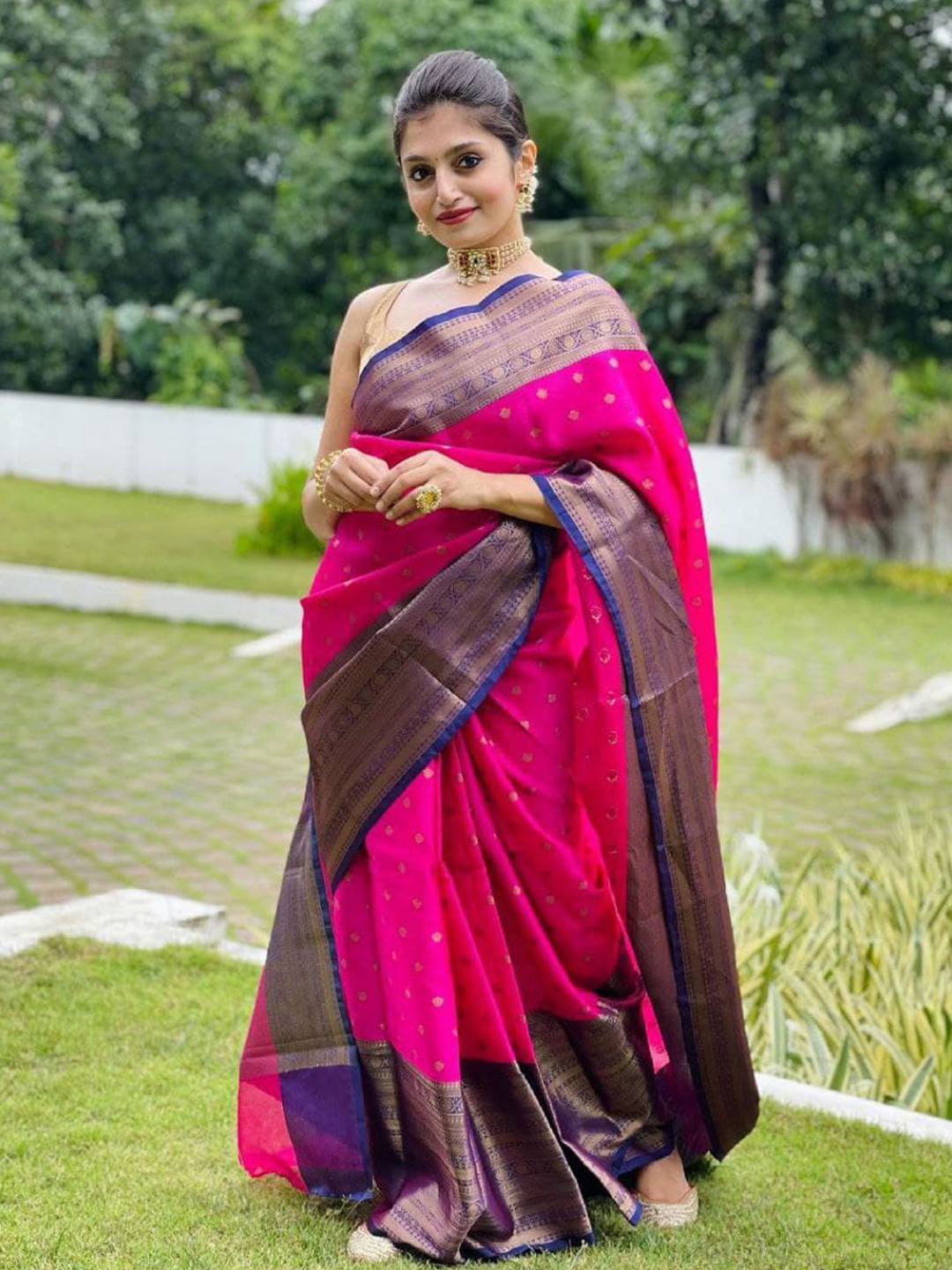 

Naishu Trendz Ethnic Motifs Woven Design Zari Pure Silk Kanjeevaram Saree, Pink