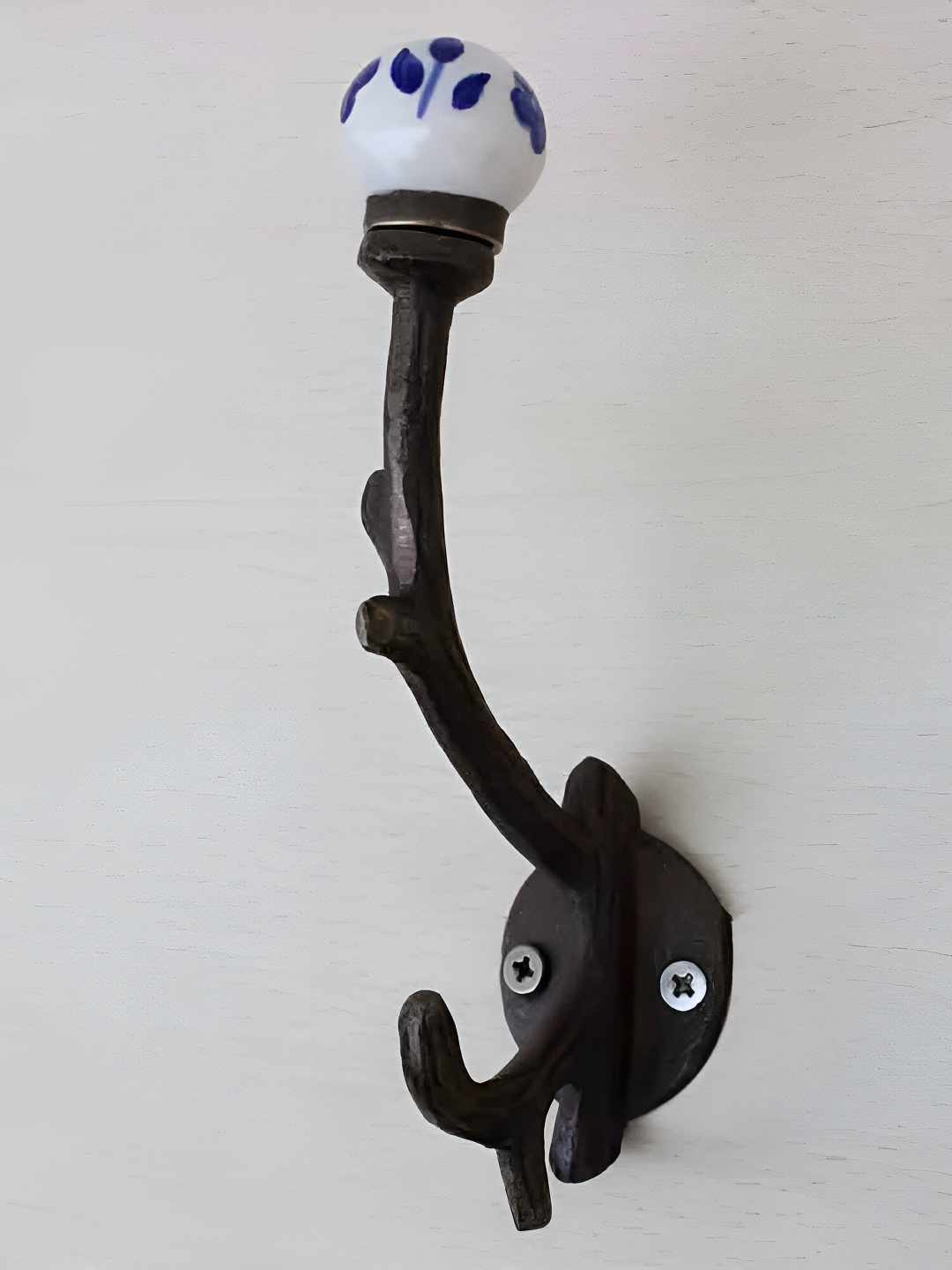 

Indianshelf Blue & White Floral Wall Hooks Key Holder