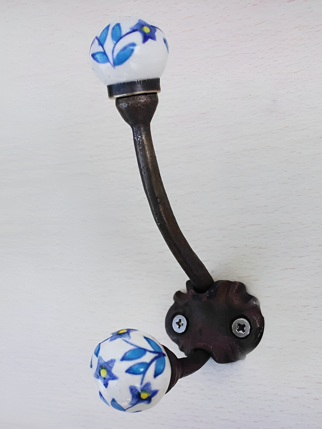 

Indianshelf White & Blue Star Shaped Floral Printed Ceramic Wall Hook Key Holder