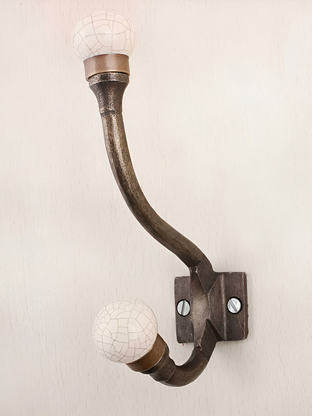 

Indianshelf Cream Colored Ceramic Crackle Wall Hooks Key Holder