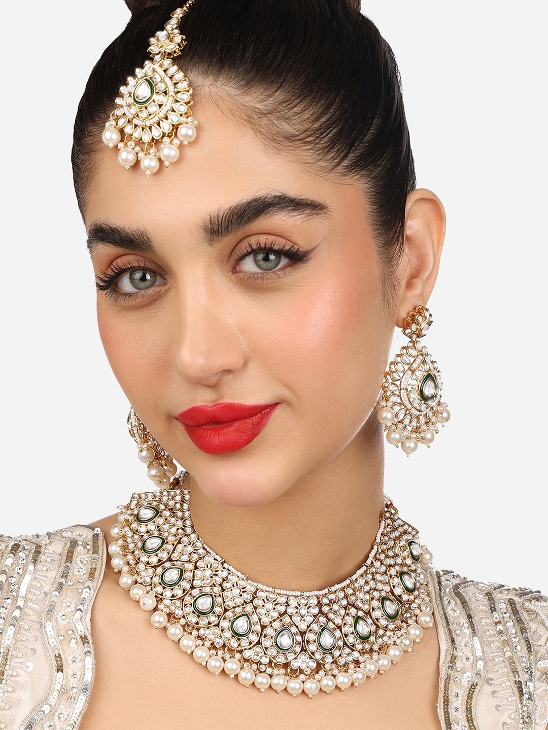 

Zaveri Pearls Gold-Plated Kundan Jewellery Set