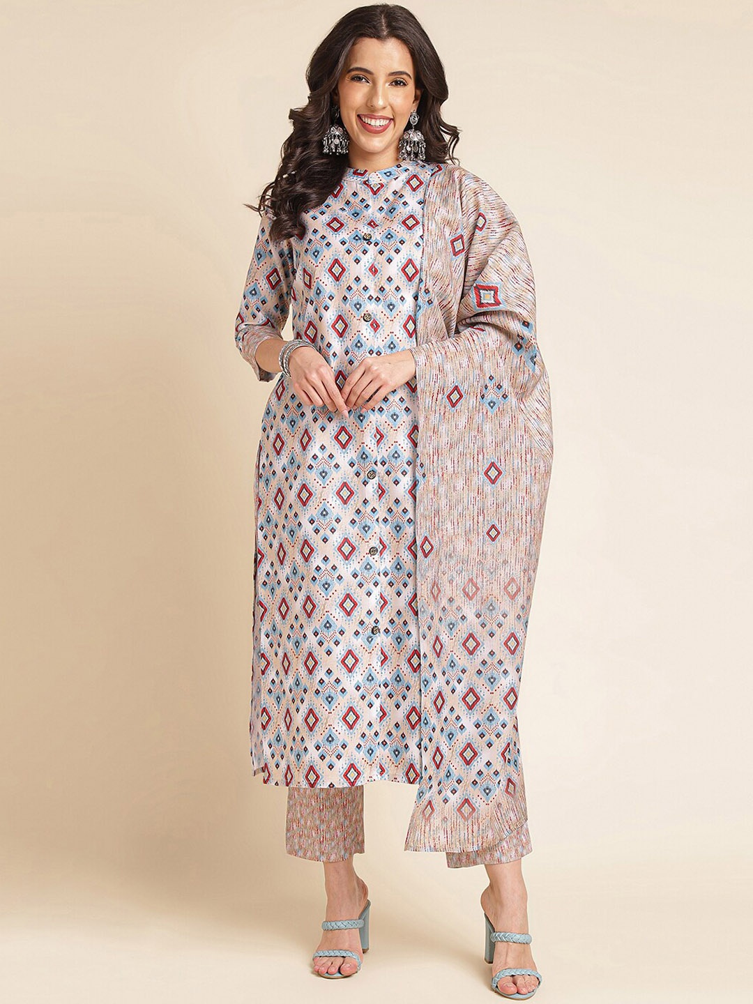 

NAINVISH Ethnic Motifs Printed Regular Straight Kurta With Trousers & Dupatta, Pink