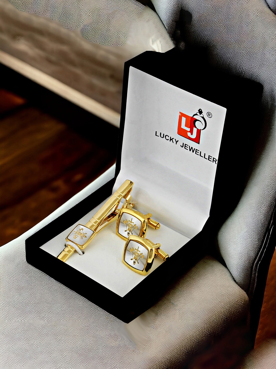 

LUCKY JEWELLERY Geometric Gold Plated Cufflink