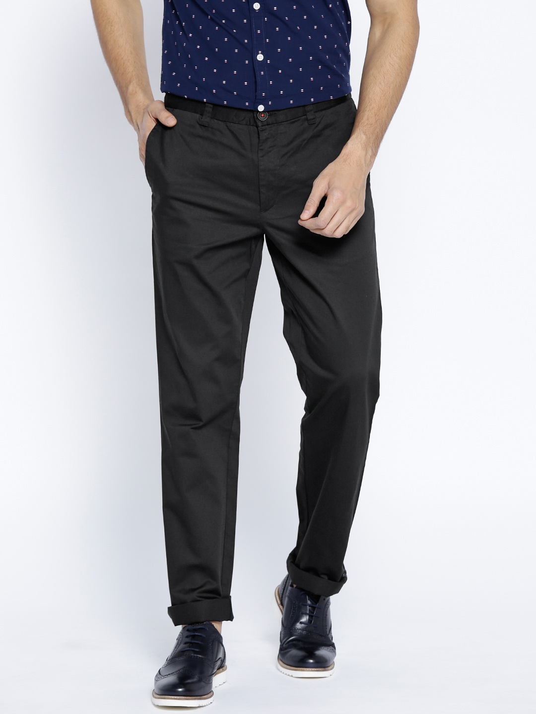 

Wills Lifestyle Men Black Slim Fit Solid Casual Trousers