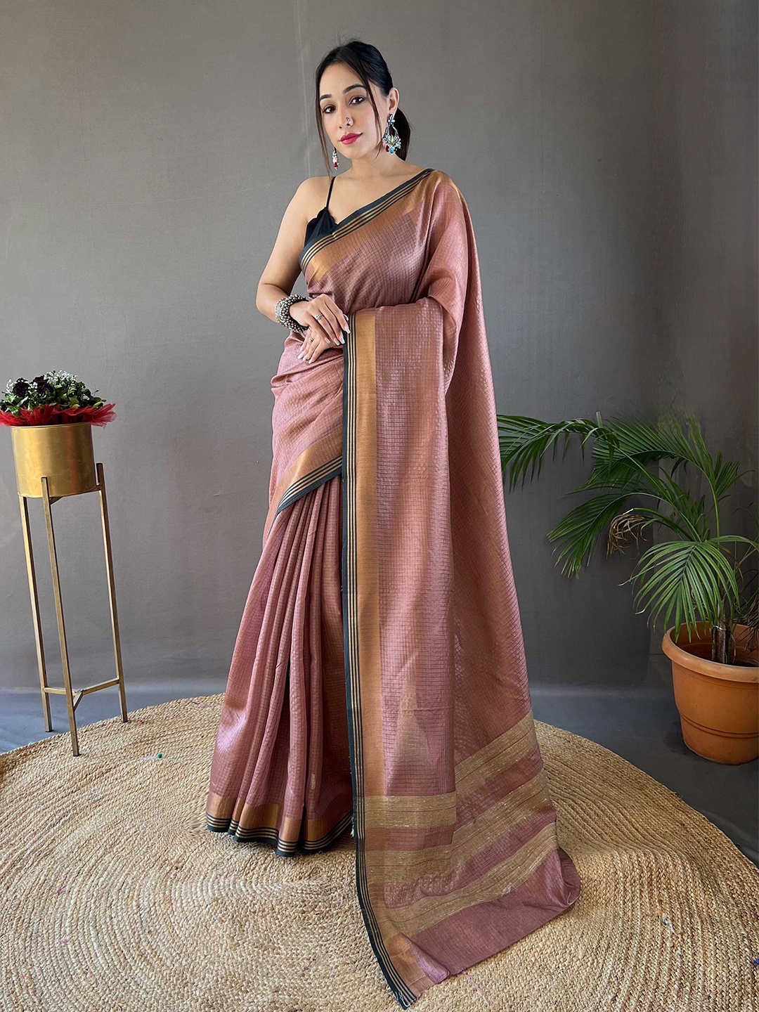 

Mitera Checked Zari Silk Blend Saree, Pink