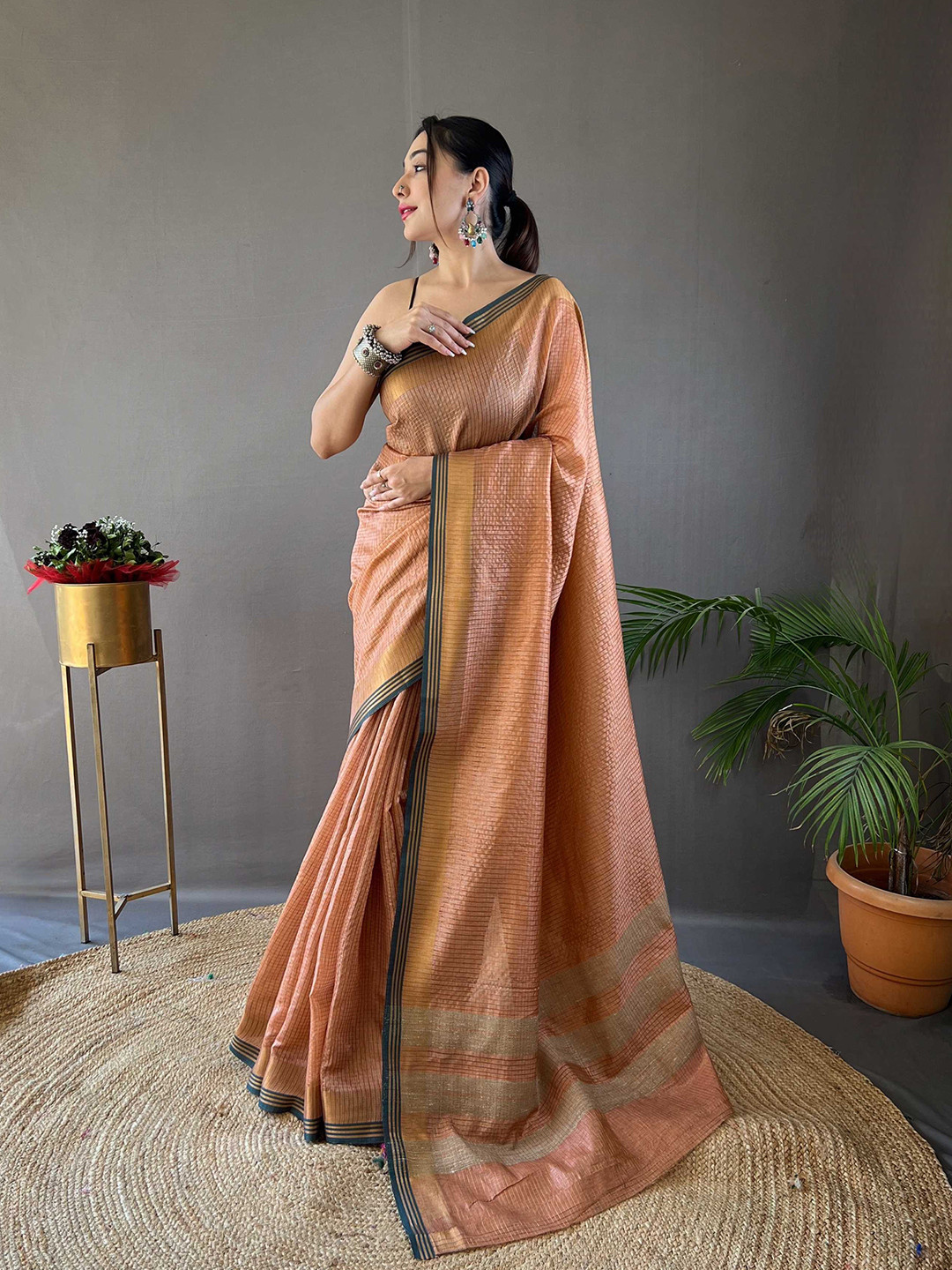 

Mitera Striped Woven Design Zari Saree, Peach
