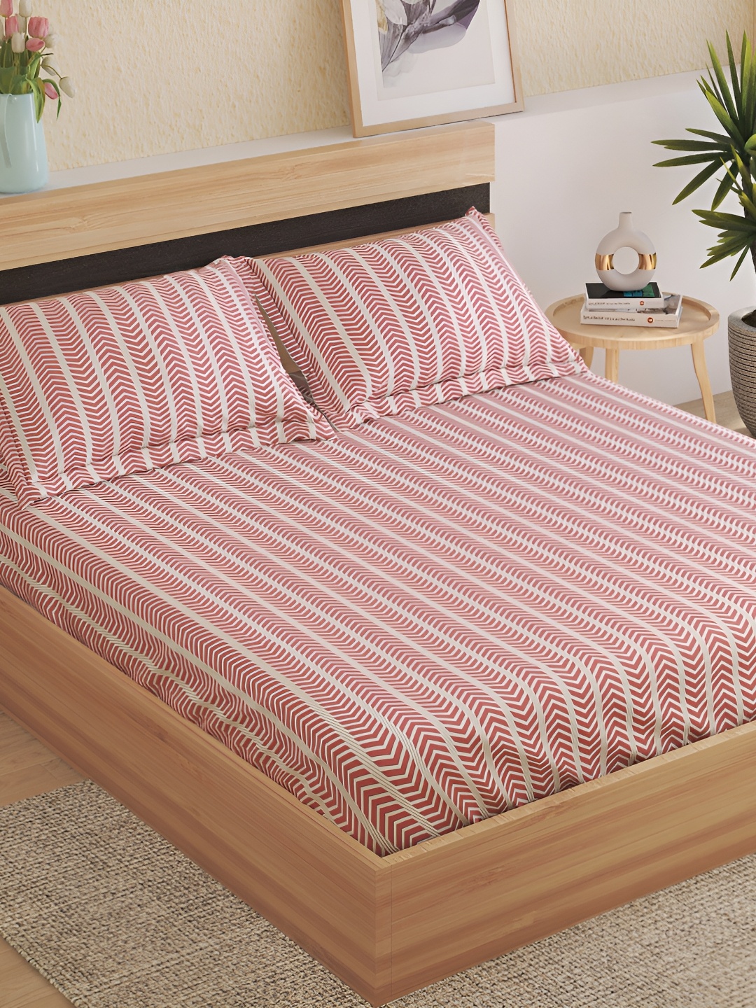 

Home Centre Red & White Geometric 144 TC Cotton Fitted King Bedsheet With 2 Pillow Covers