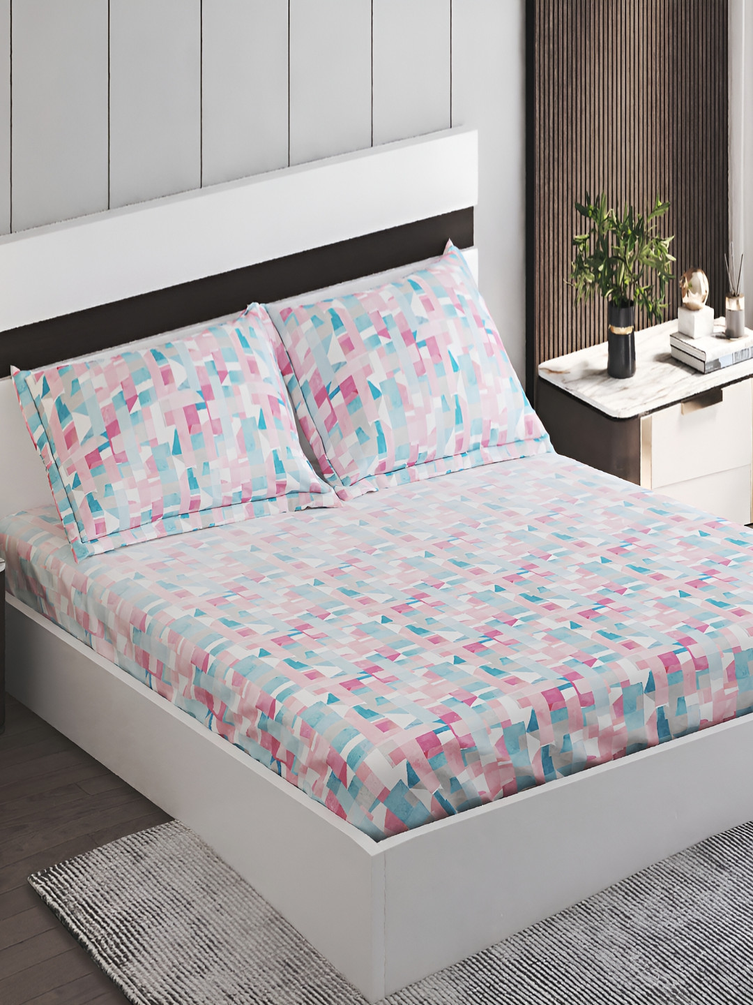 

Home Centre White & Blue 144 TC Cotton Fitted King Bedsheet with Pillow Covers