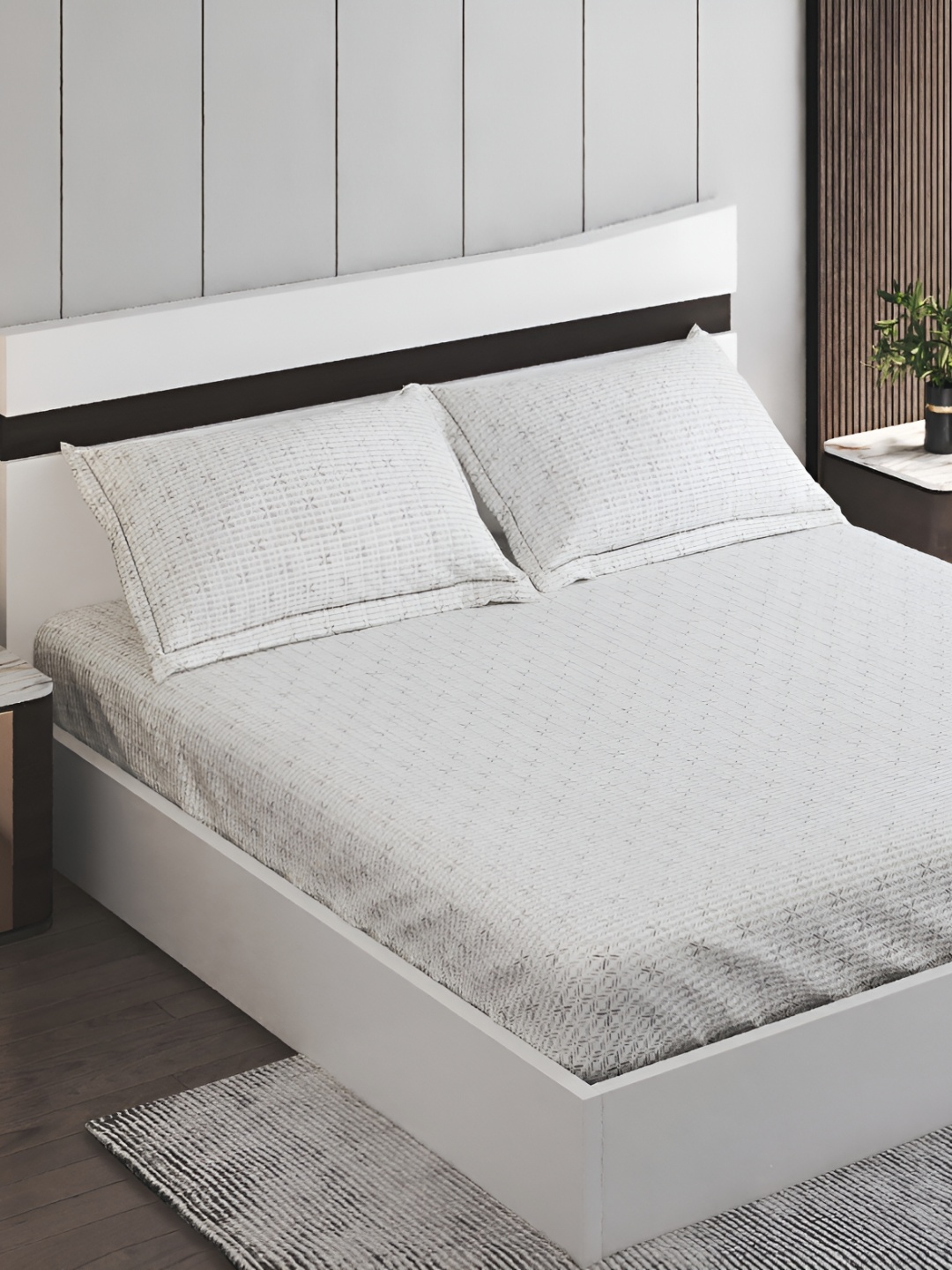 

Home Centre Grey & White Geometric 144 TC Cotton Fitted King Bedsheet with Pillow Covers