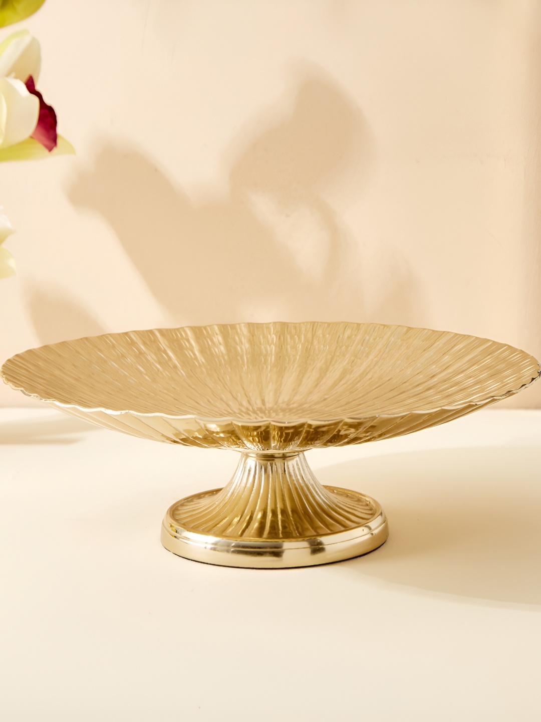 

Home Centre Hoovu Flor Gold Toned Metal Ribbed Decorative Bowl