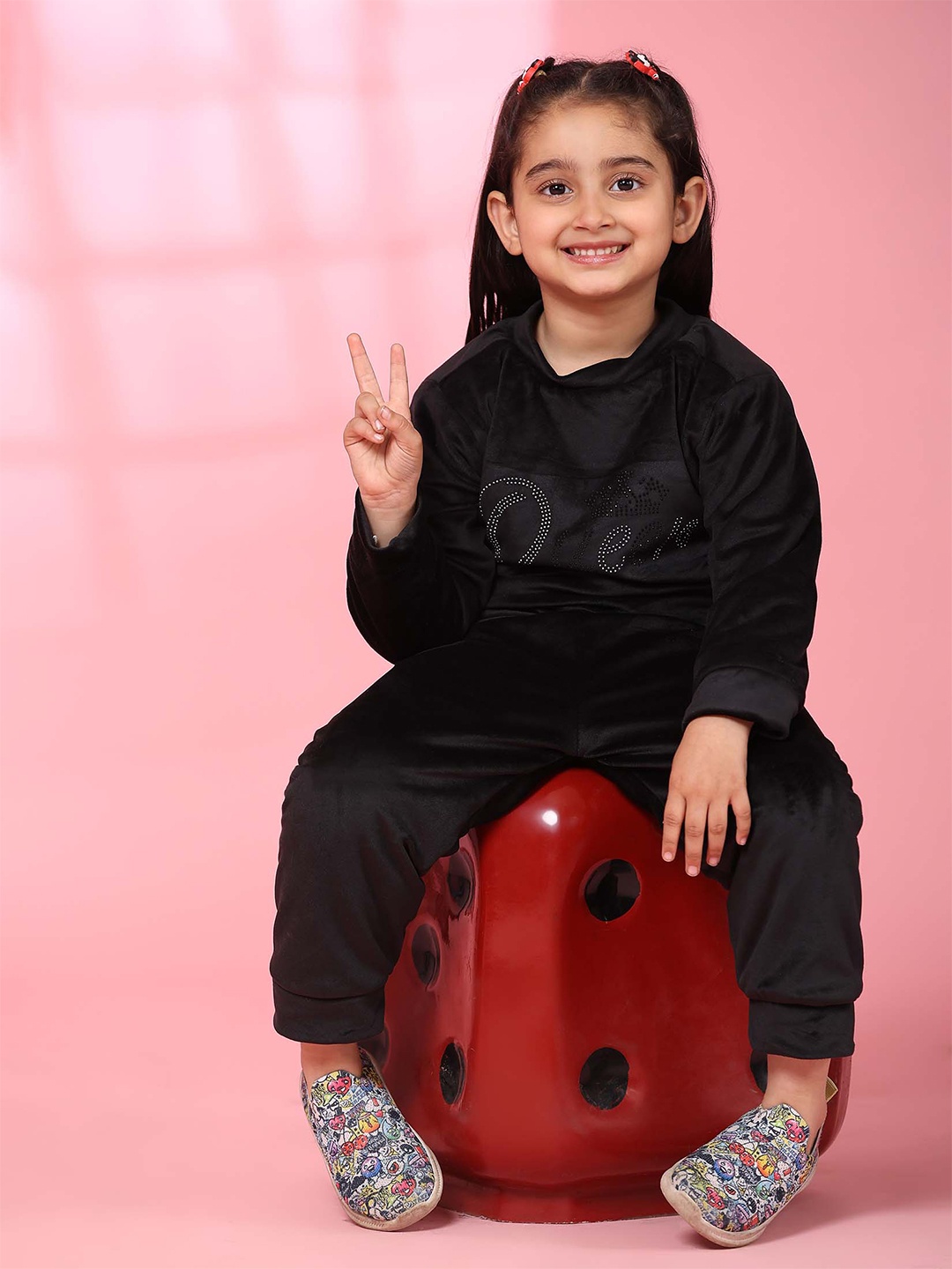 

Ameeha Kids Embellished Fleece Sweatshirt With Joggers, Black