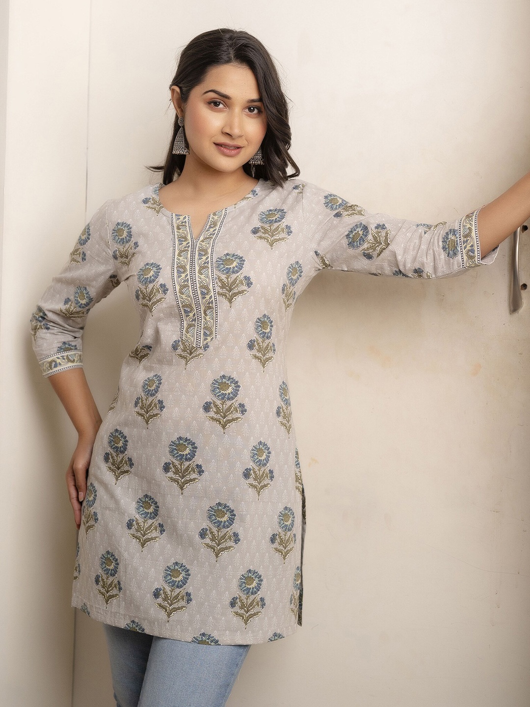 

Nayo Ethnic Motifs Printed Mandarin Collar Pure Cotton Kurti, Grey