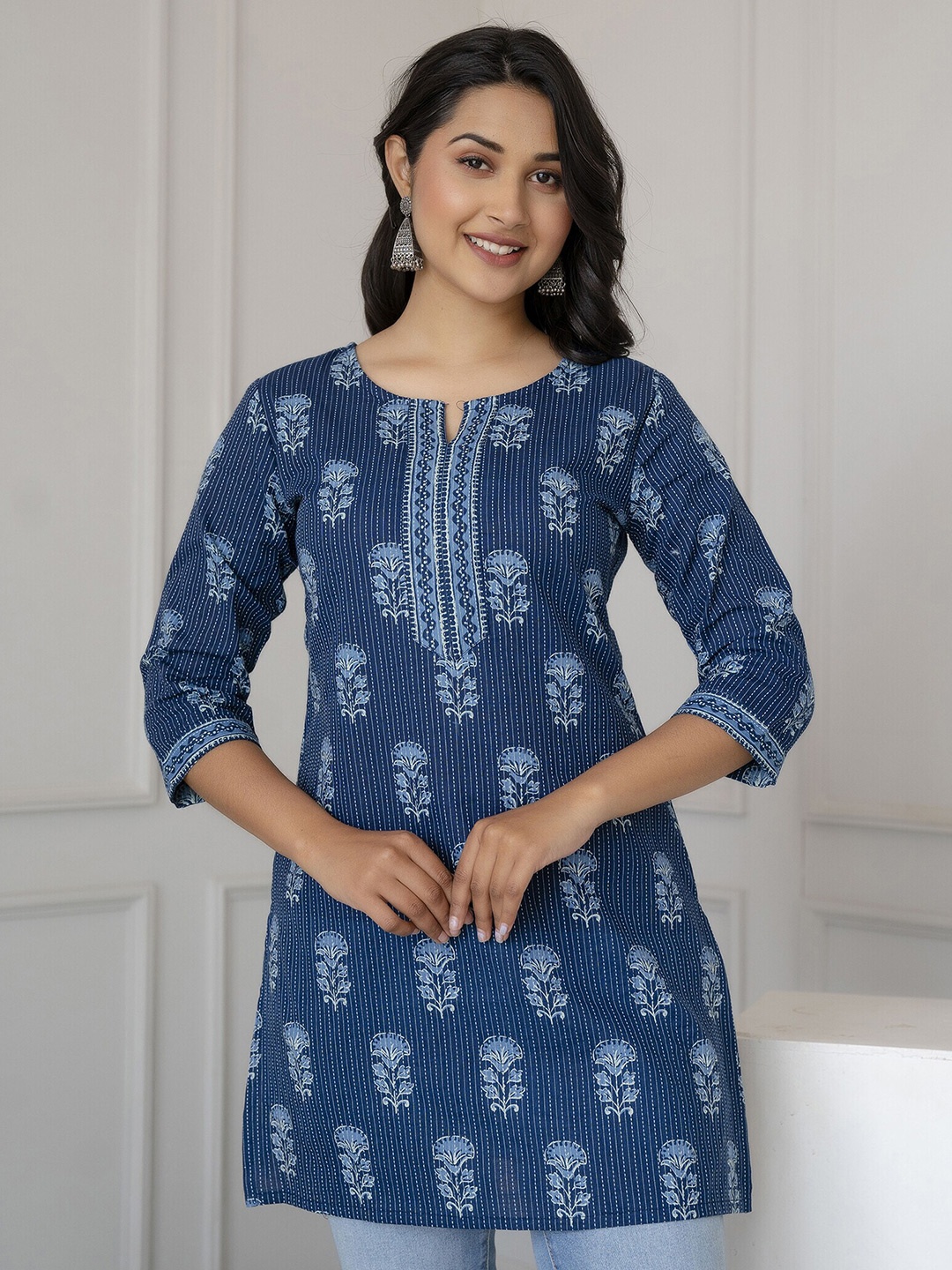 

Nayo Ethnic Motifs Printed Pure Cotton Kurti, Blue