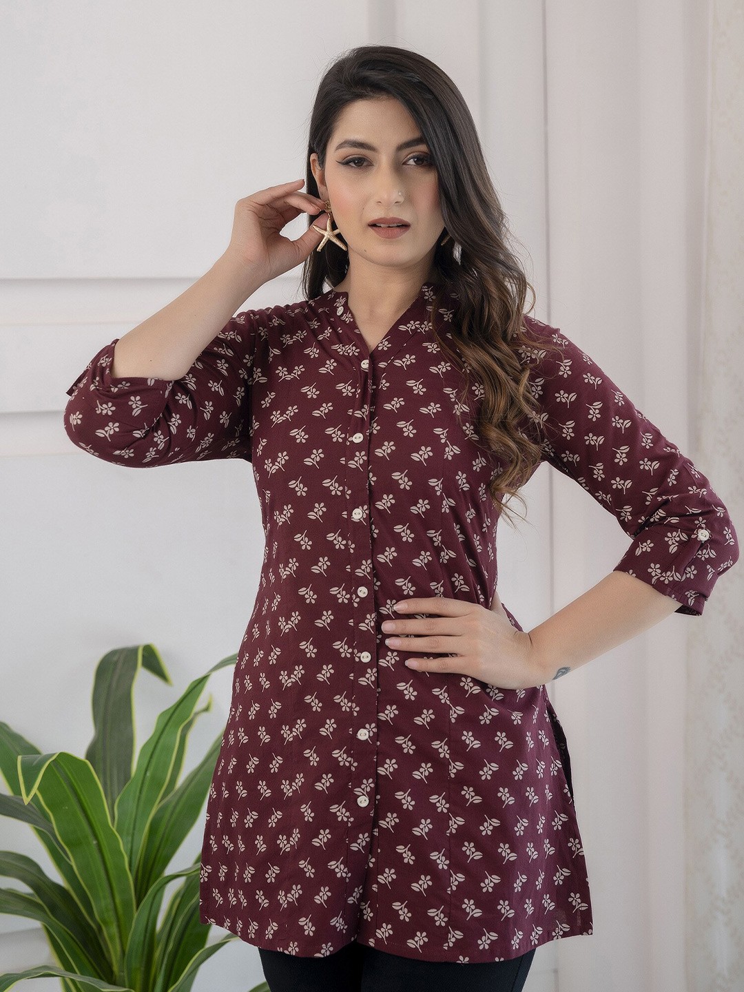 

Nayo Floral Printed Mandarin Collar Pure Cotton Straight Short Kurti, Burgundy